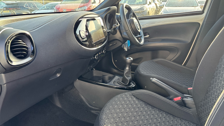 Toyota Aygo X 1.0 VVT-i Edge 5dr Petrol Hatchback